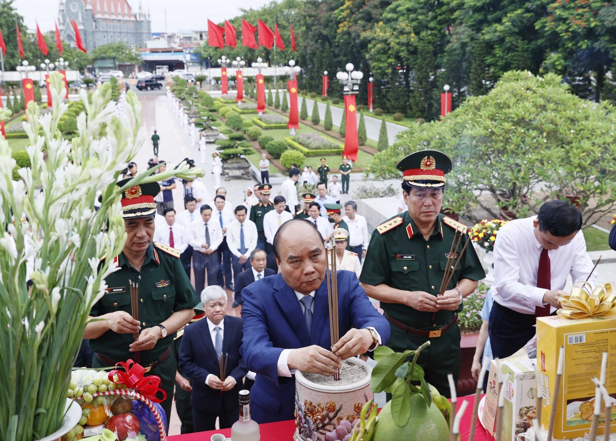 giu vung va tang cuong su lanh dao truc tiep, tuyet doi ve moi mat cua Dang hinh anh 4