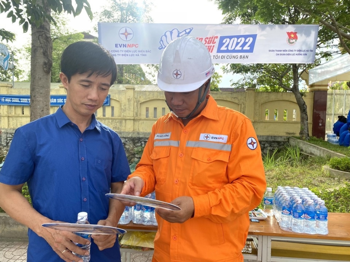 Dien luc mien bac dap ung nhu cau sinh hoat cua nhan dan dip cao diem nang nong hinh anh 3