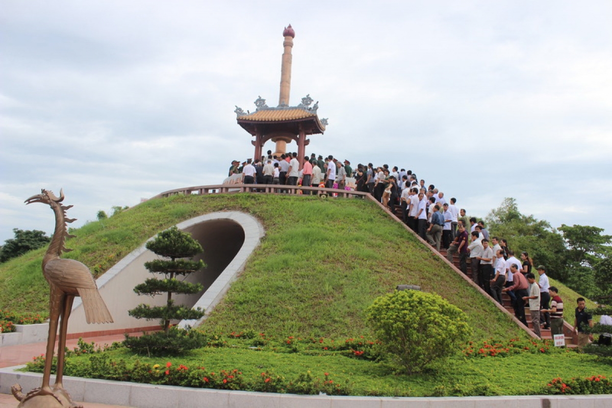 coi thieng thanh co quang tri mot sang som mai hinh anh 1