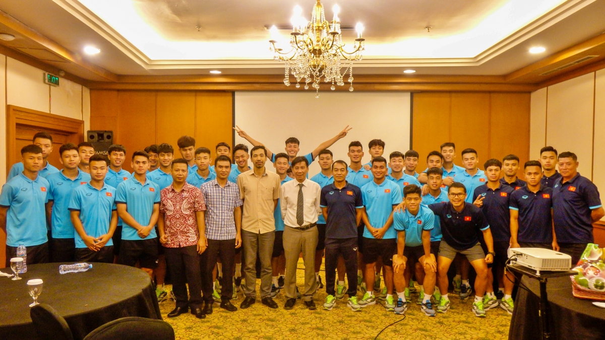 Đại sứ việt nam tại indonesia gặp mặt, động viên u19 việt nam hình ảnh 1 Dai su viet nam tai indonesia gap mat, dong vien u19 viet nam hinh anh 1