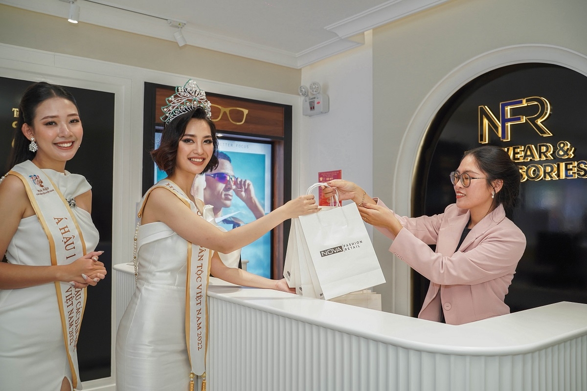 dan hoa hau tham quan mua sam tai dai lo shophouse novaworld ho tram hinh anh 4