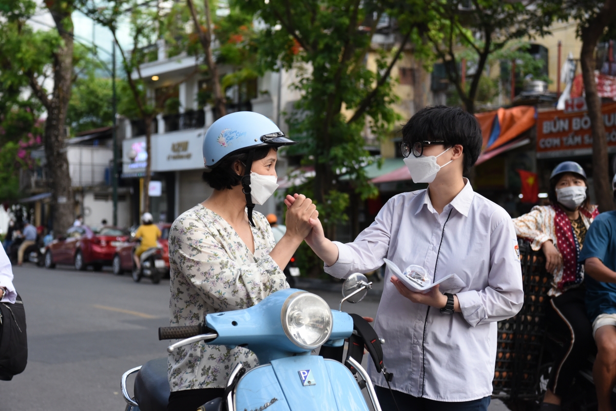 thí sinh hà nội giành ngôi vị thủ khoa toàn quốc với 3 điểm 10 hình ảnh 1 thi sinh ha noi gianh ngoi vi thu khoa toan quoc voi 3 diem 10 hinh anh 1