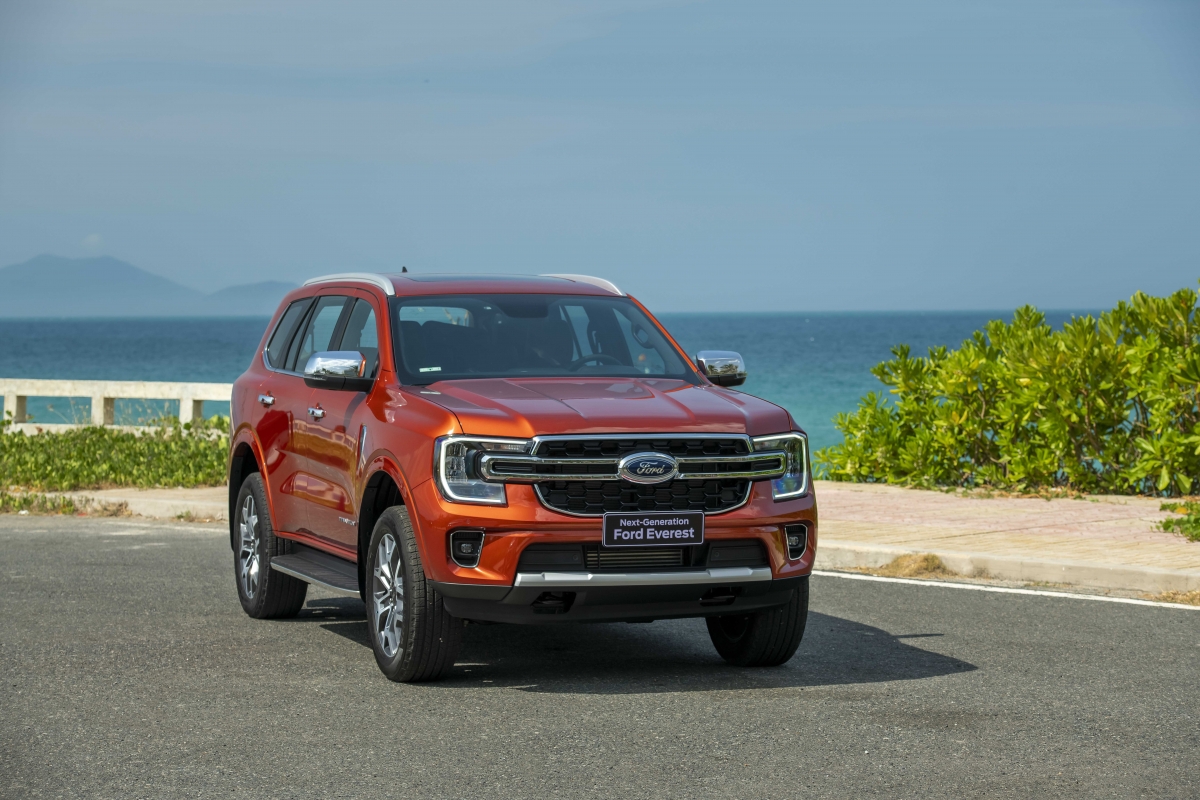ford everest the he moi tai sac ven toan hinh anh 2