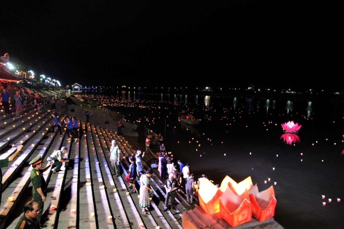 du lich tam linh dem thang 7 tai quang tri hinh anh 2