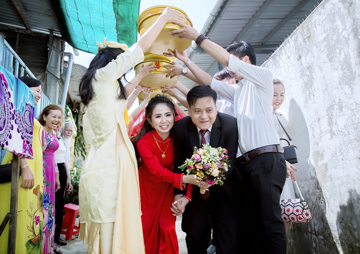  ba moi cat tuong hanh phuc khi lap ki luc moi cho show hen ho hinh anh 4