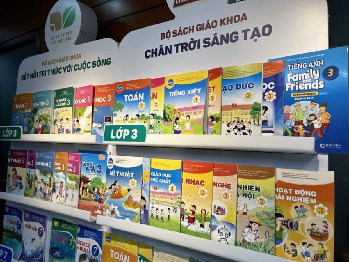 Dinh gia nha nuoc giai phap ha nhiet gia sach giao khoa hinh anh 1