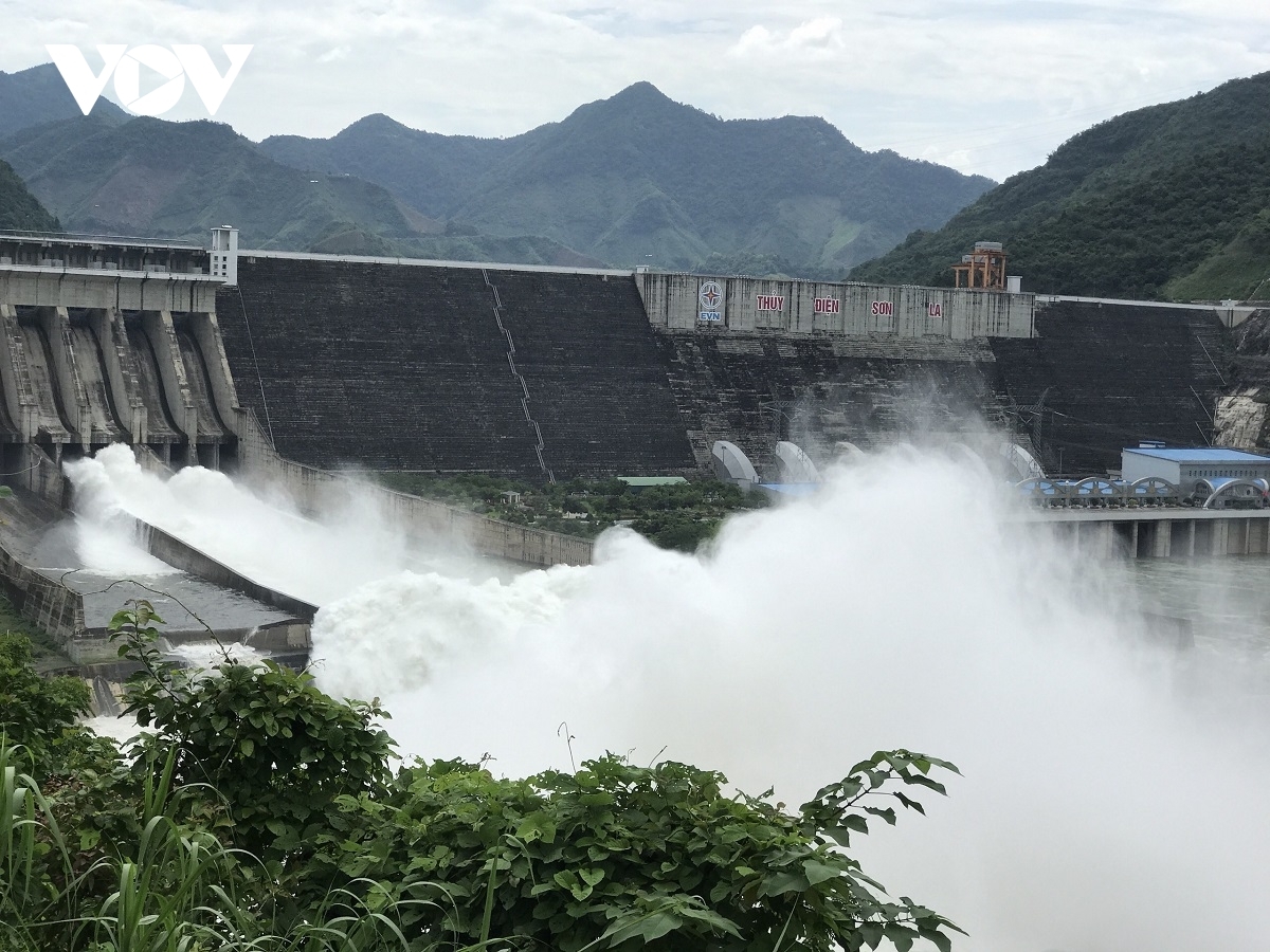 Đảm bảo an toàn hạ du khi hồ thủy điện hòa bình xả lũ hình ảnh 1 Dam bao an toan ha du khi ho thuy dien hoa binh xa lu hinh anh 1
