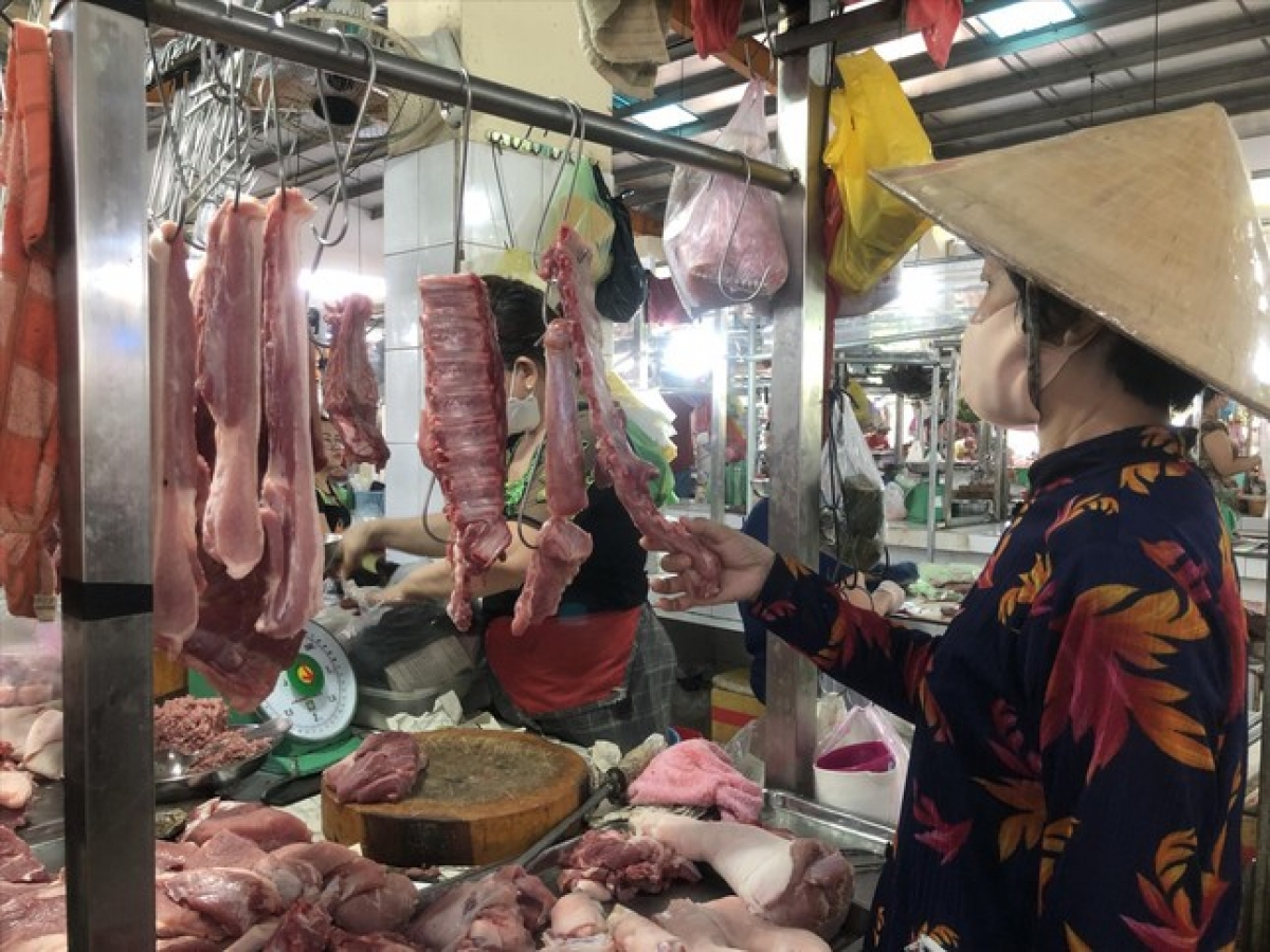 giá xăng giảm sâu, sao hàng thiết yếu vẫn neo giá cao hình ảnh 1 gia xang giam sau, sao hang thiet yeu van neo gia cao hinh anh 1