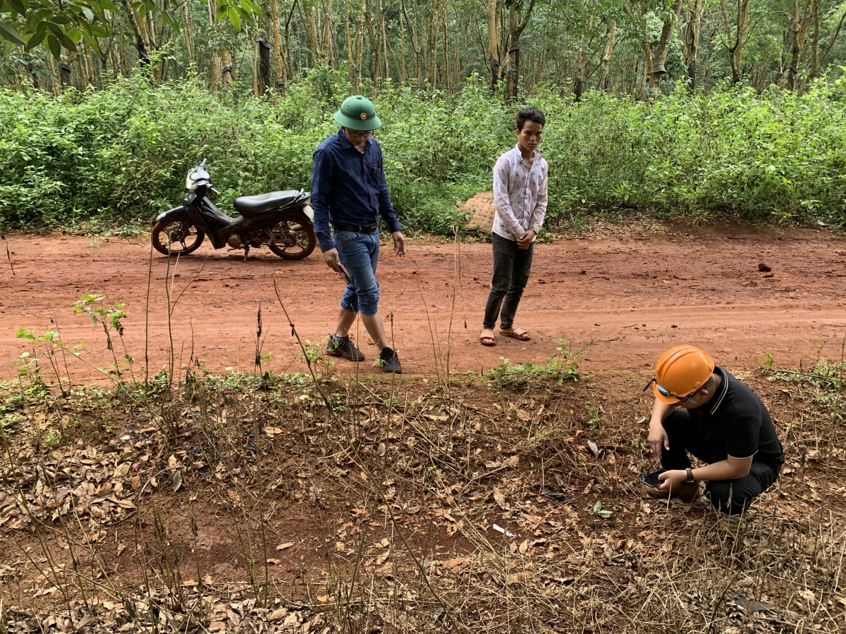 Dieu tra lam ro vu chau be 8 tuoi nghi bi dot bong 2 chan hinh anh 2
