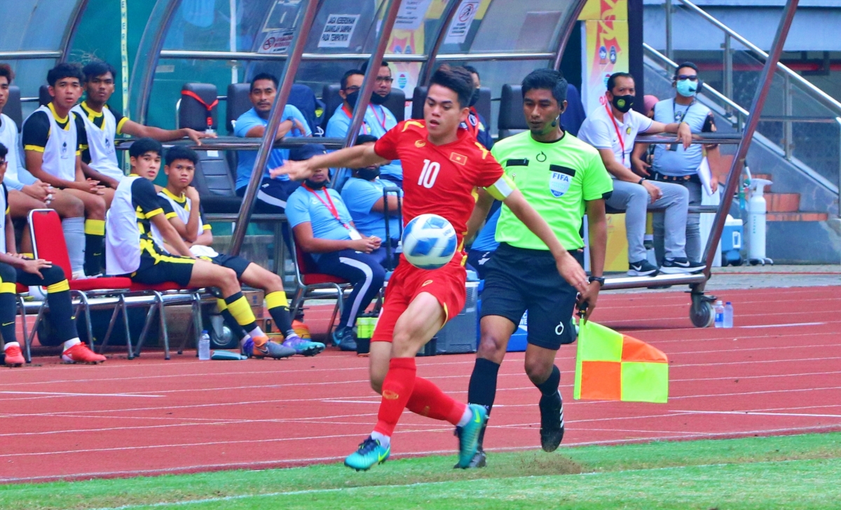 u19 viet nam thua dam u19 malaysia o ban ket u19 Dong nam A 2022 hinh anh 17