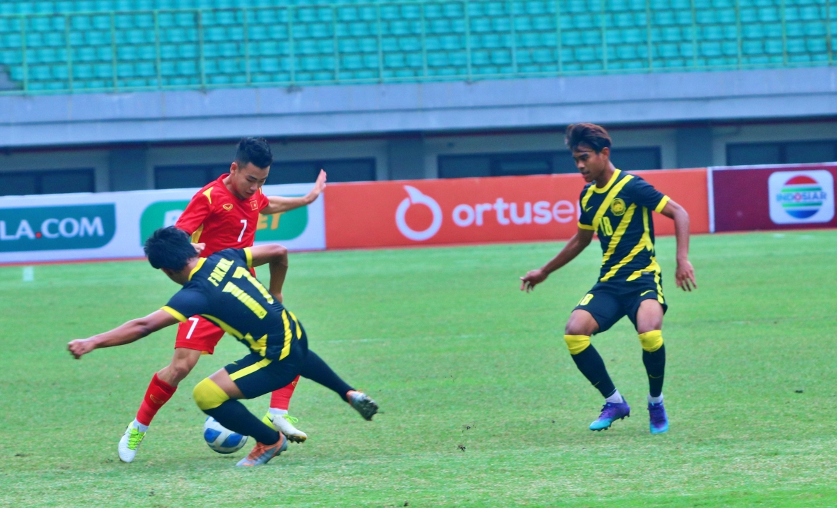 u19 viet nam thua dam u19 malaysia o ban ket u19 Dong nam A 2022 hinh anh 18