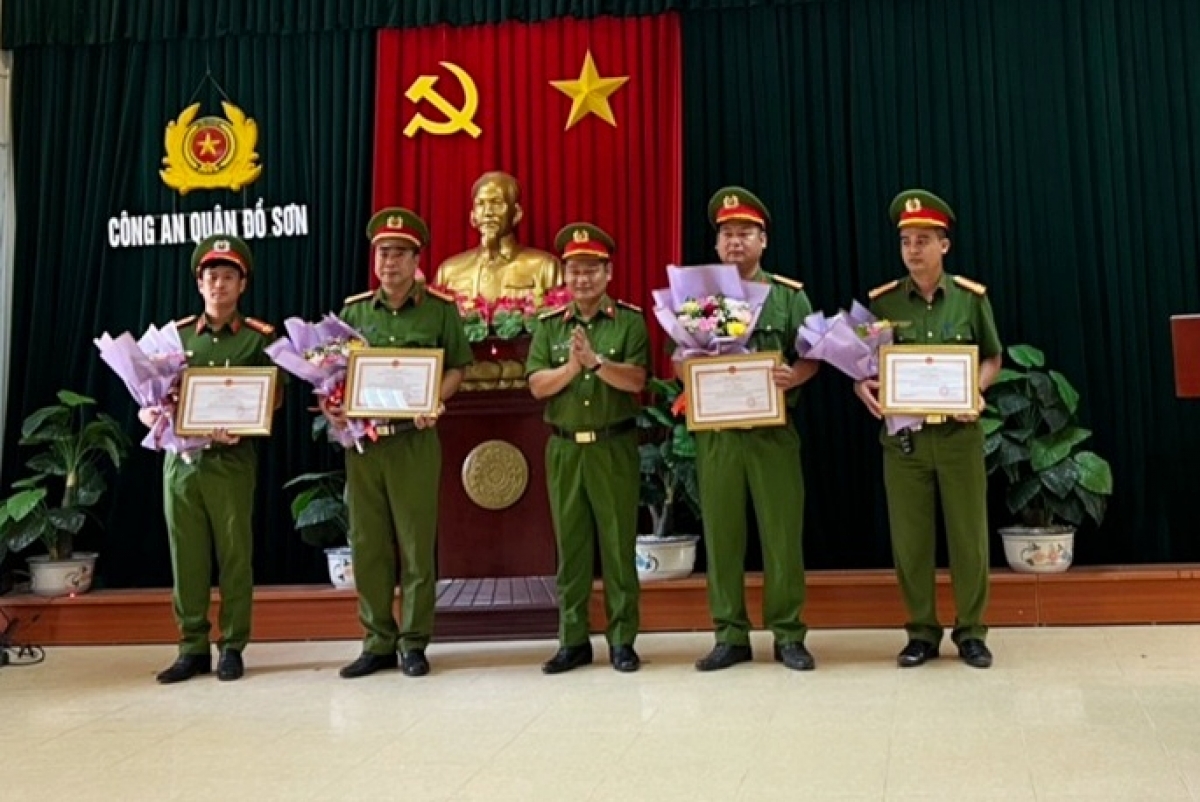  phuc vu dan, lang nghe dan vi binh yen dat cang hinh anh 4