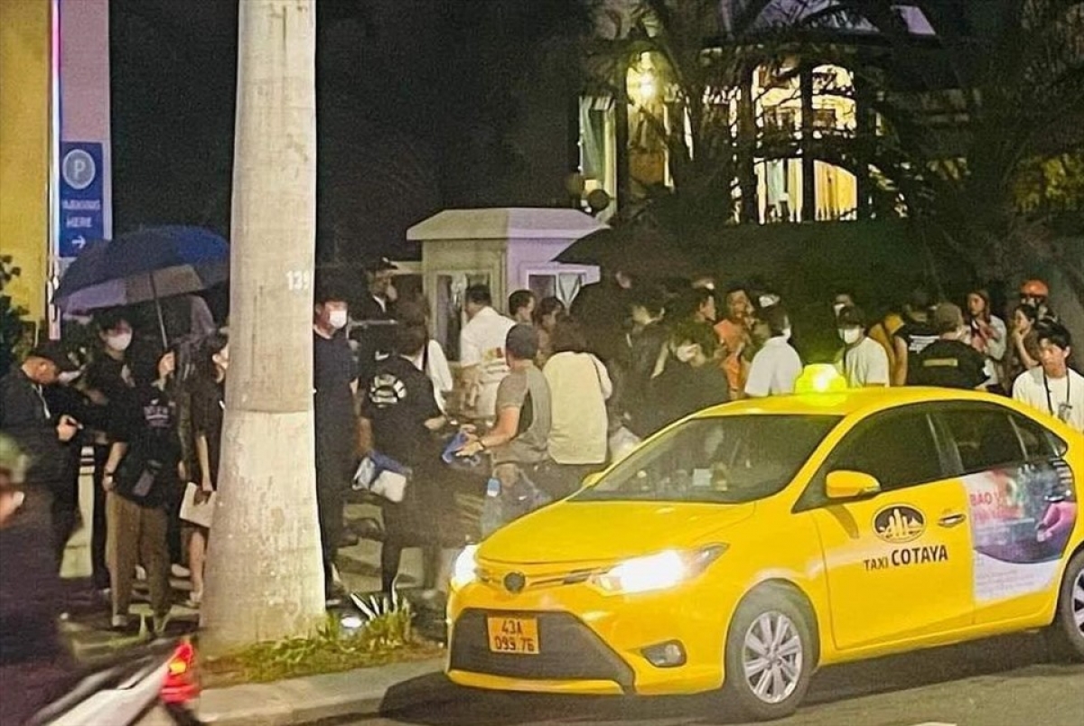 tai tu lee je hoon bat ngo den viet nam quay loat phim taxi driver phan 2 hinh anh 3