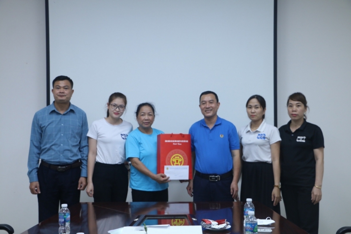ha noi danh gan 1 ty dong tang qua gia dinh nguoi co cong voi cach mang hinh anh 3