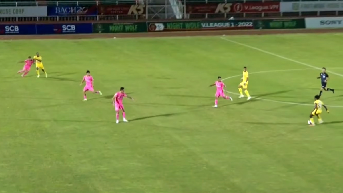 trọng tài thổi việt vị tưởng tượng ở trận sài gòn fc 2-2 nam Định hình ảnh 1 trong tai thoi viet vi tuong tuong o tran sai gon fc 2-2 nam Dinh hinh anh 1