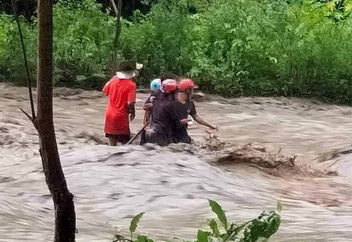 4 nguoi dan tai cao bang bi lu cuon mat tich hinh anh 2