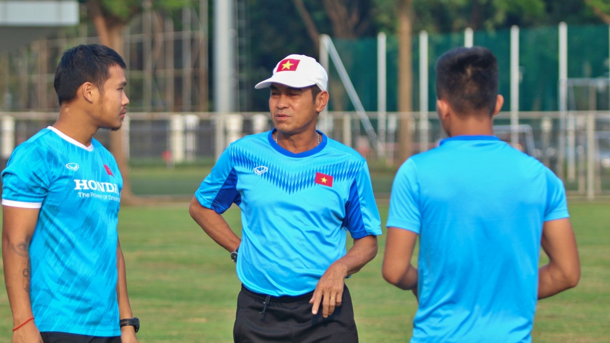 u19 viet nam - u19 thai lan dat tay nhau vao ban ket hinh anh 2