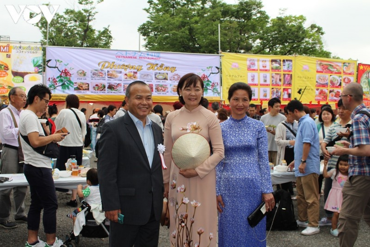 abe shinzo - vi thu tuong yeu viet nam tu day long hinh anh 2
