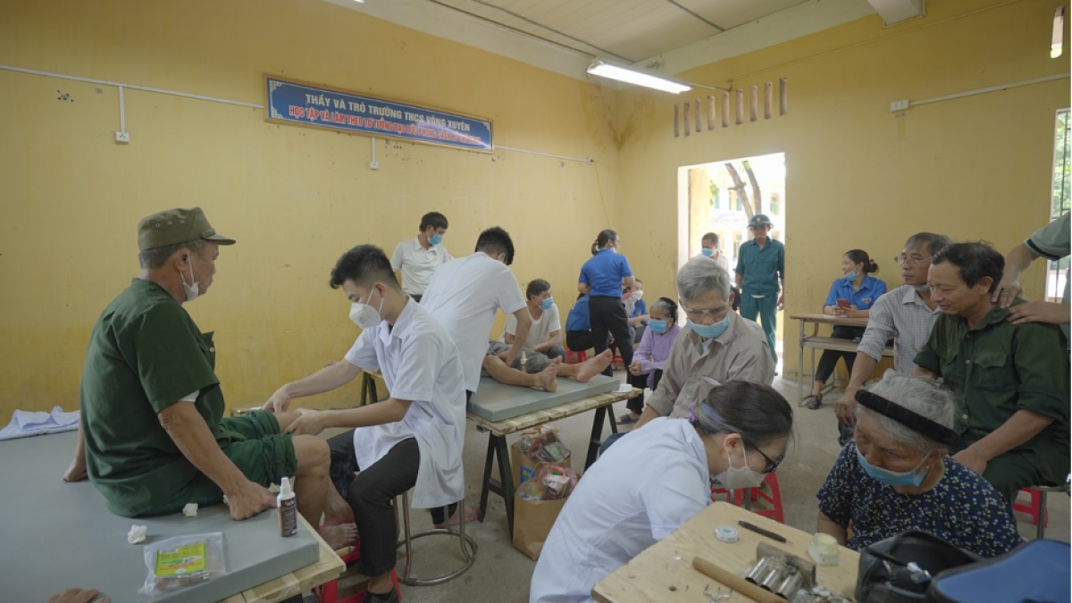 thanh nien thu do ra quan huong ung chien dich hanh quan xanh hinh anh 2