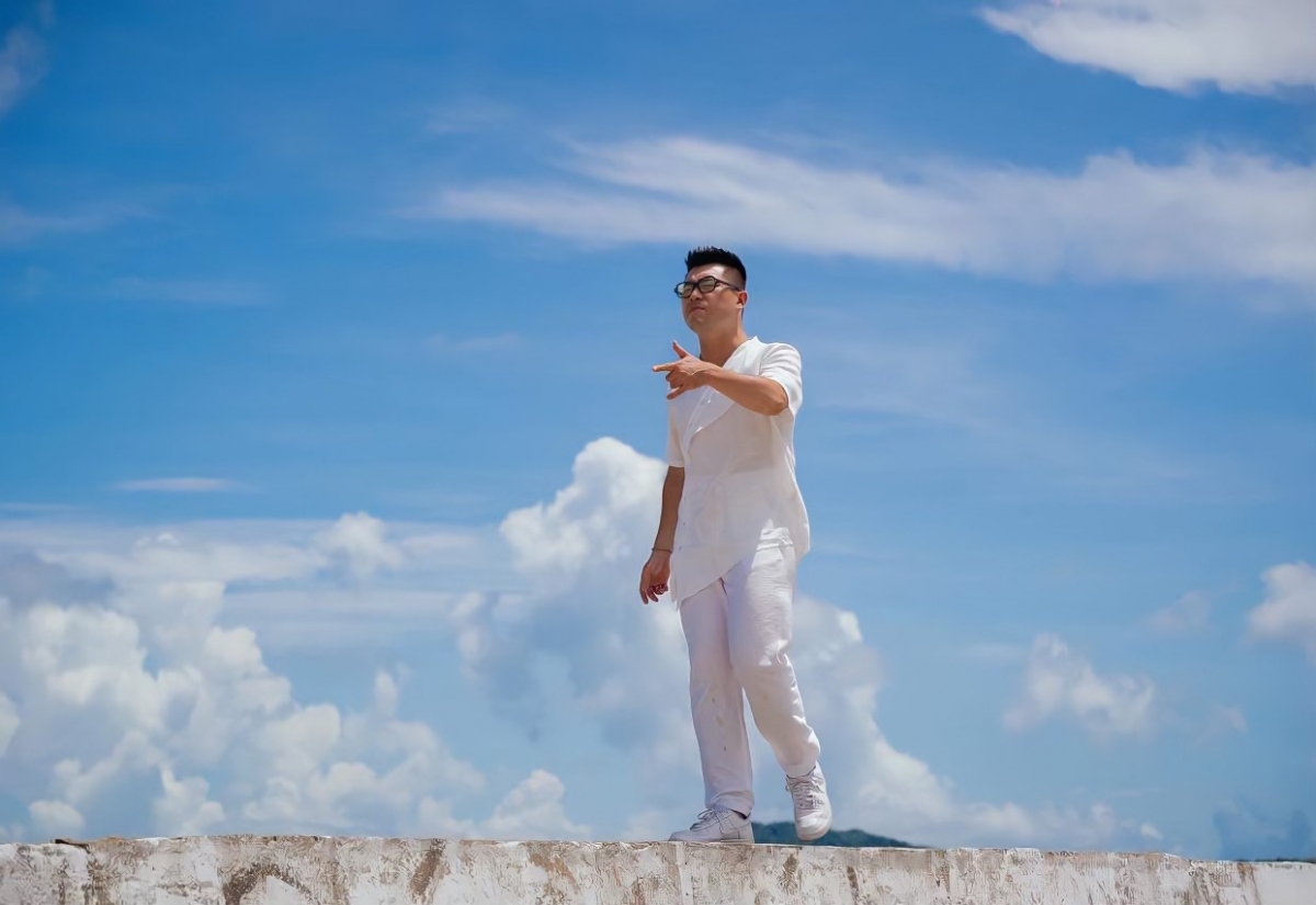 nguyen ngoc anh ra mat mv tinh yeu tan vo do chong viet tang hinh anh 2