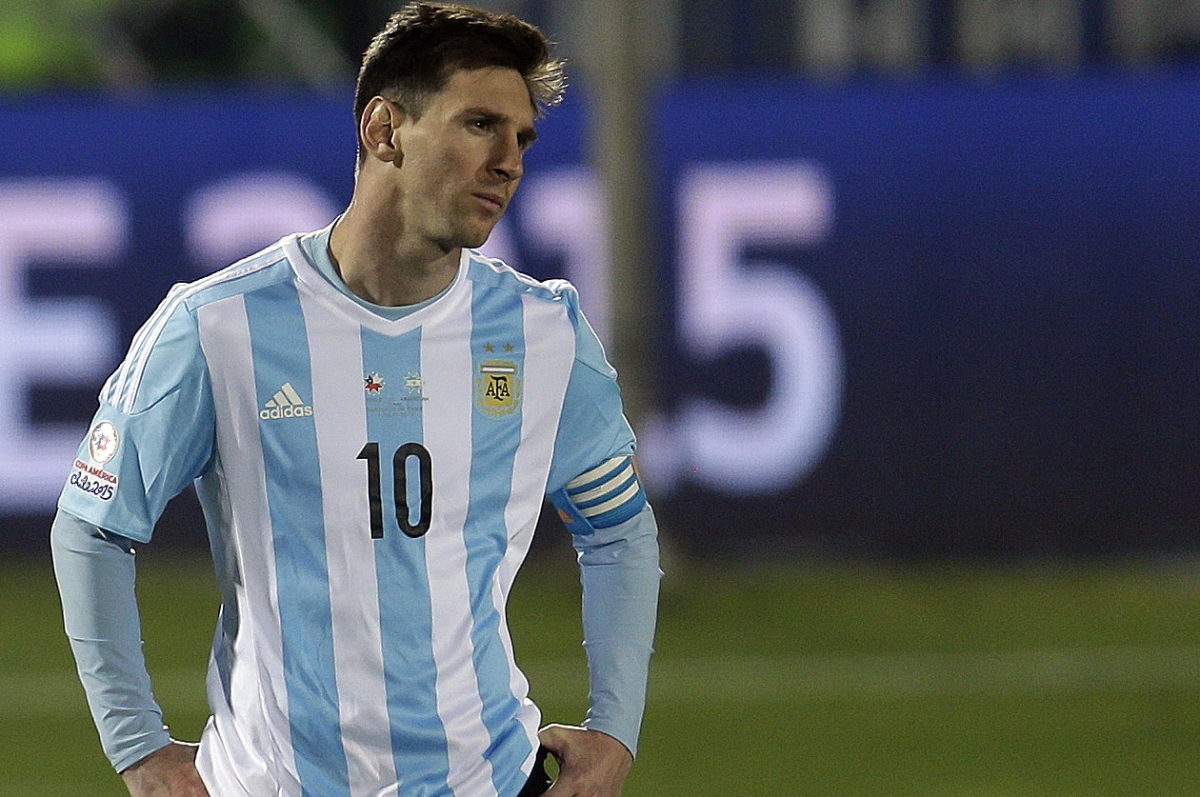 ngày này năm xưa messi lỡ hẹn với danh hiệu đầu tiên cùng Đt argentina hình ảnh 1 ngay nay nam xua messi lo hen voi danh hieu dau tien cung Dt argentina hinh anh 1