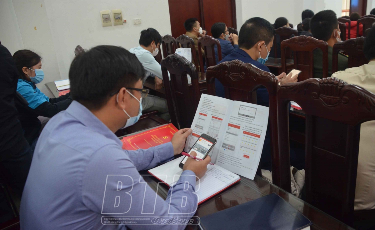mô hình sổ tay đảng viên điện tử ở thái bình mở rộng thông tin, dân chủ hình ảnh 1 mo hinh so tay dang vien dien tu o thai binh mo rong thong tin, dan chu hinh anh 1