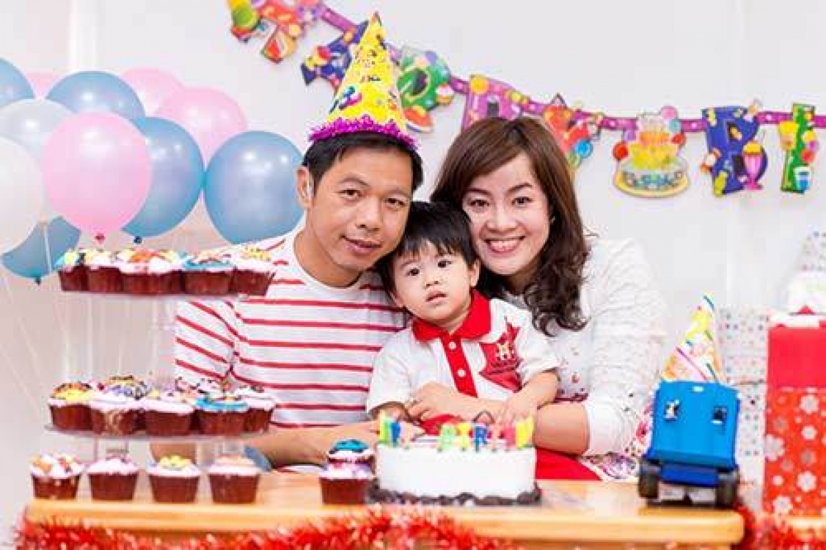 hon nhan kin tieng cua ong hoang phong ve thai hoa voi vo kem 11 tuoi hinh anh 2