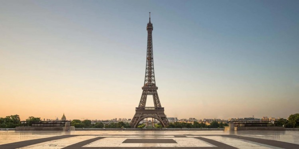 thap eiffel bi ri set nghiem trong hinh anh 1