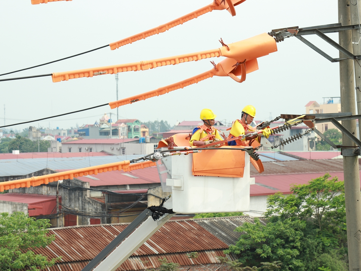 Dien luc mien bac dap ung nhu cau sinh hoat cua nhan dan dip cao diem nang nong hinh anh 2