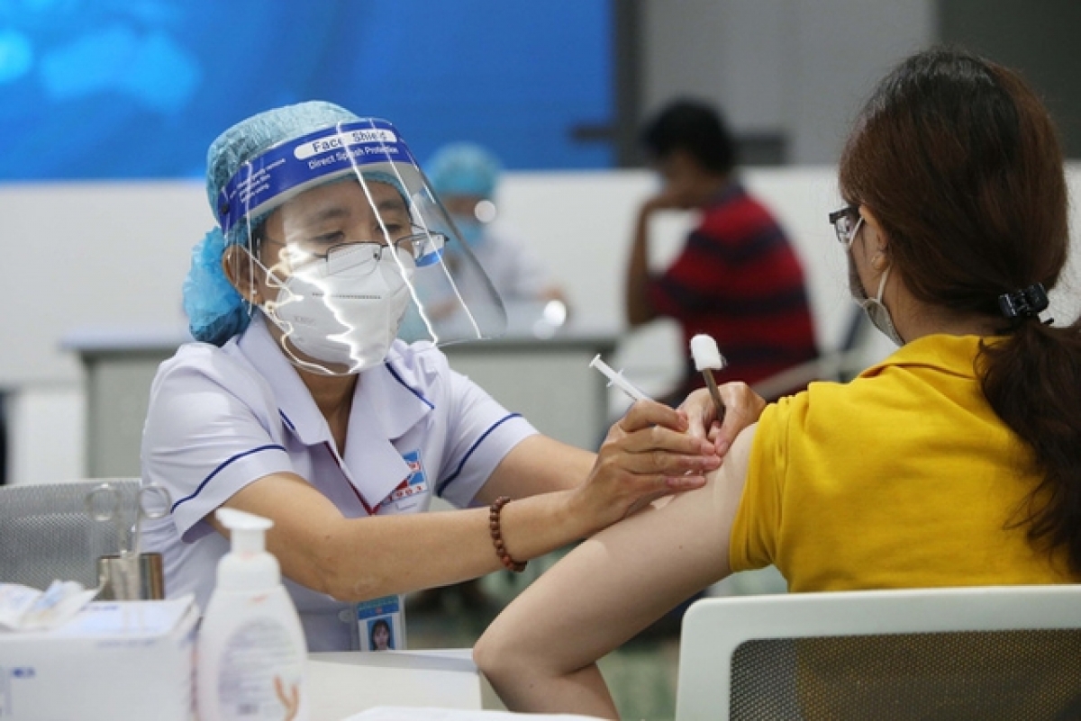 co can tiem vaccine mui 3, 4 khi da tung mac covid-19 va tiem mui 1, 2 hinh anh 2