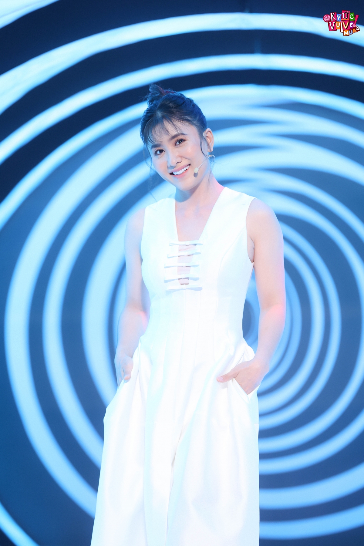 nsUt chieu xuan gay bat ngo voi ve ngoai tre trung, xinh dep o tuoi u60 hinh anh 3