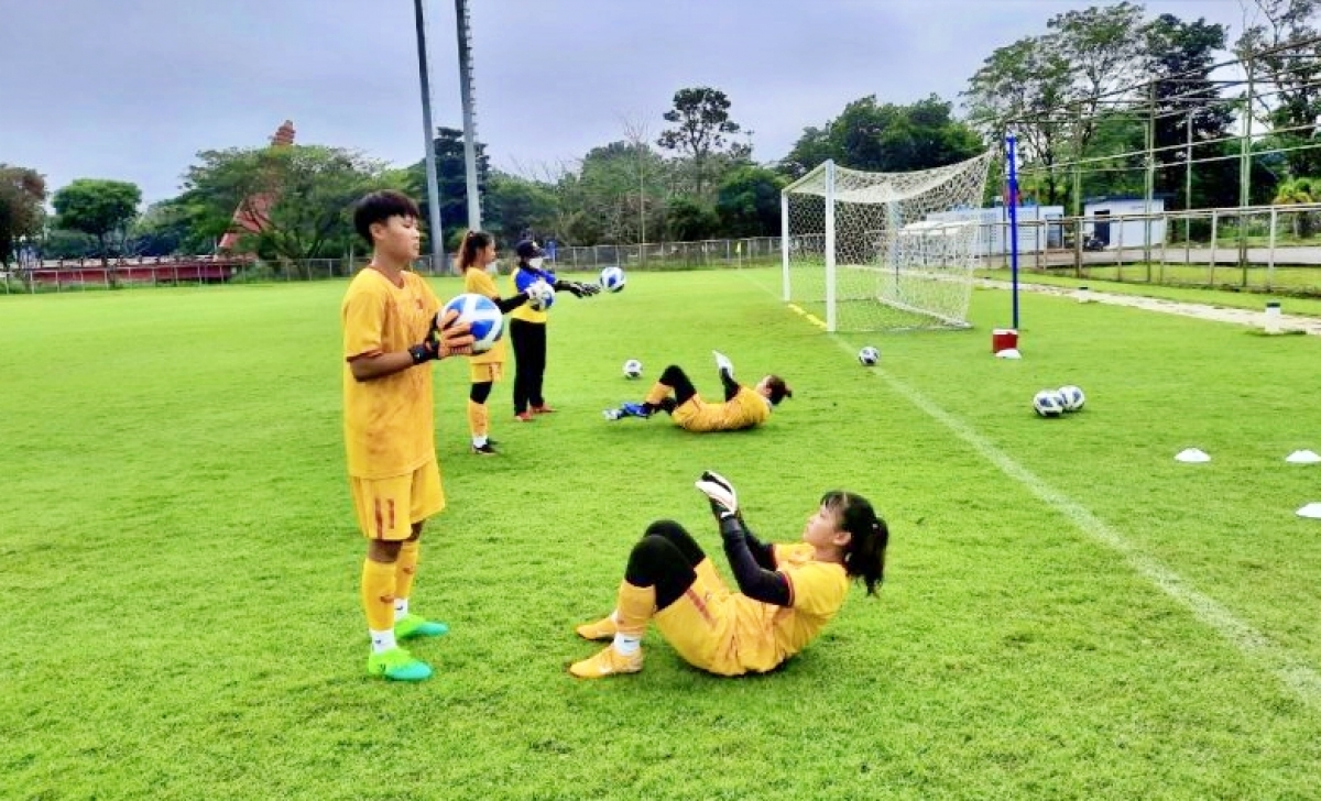u18 nữ việt nam đối đầu với u18 nữ singapore hình ảnh 1 u18 nu viet nam doi dau voi u18 nu singapore hinh anh 1