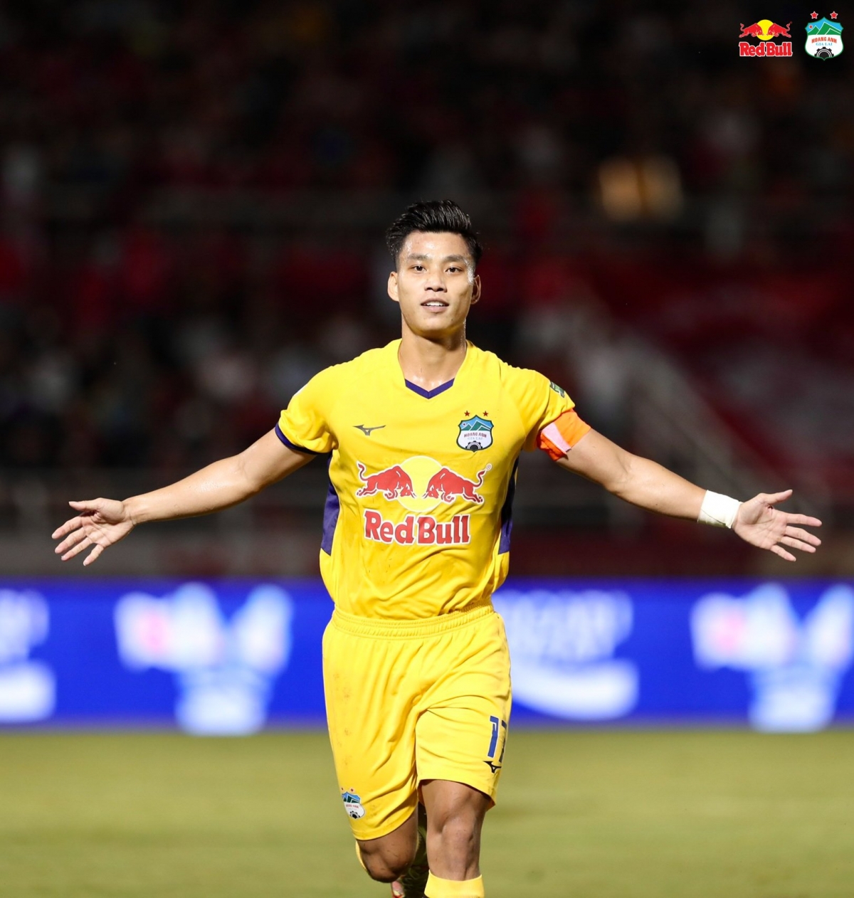 hagl thang tphcm trong ngay thu mon bui tien dung mac sai lam hinh anh 4