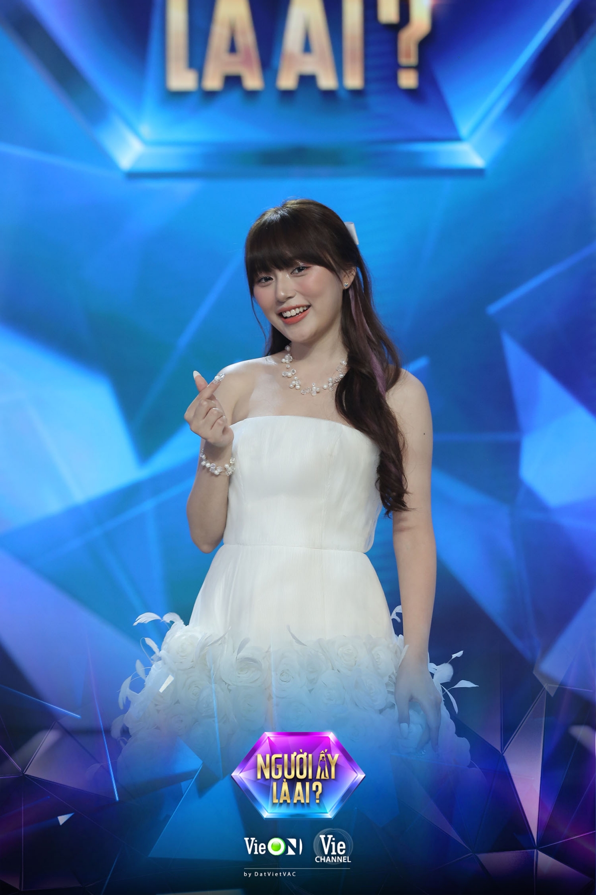 bat chap chenh lech tuoi tac, hoa hau thuy tien doi lam con dau hoa minzy hinh anh 2