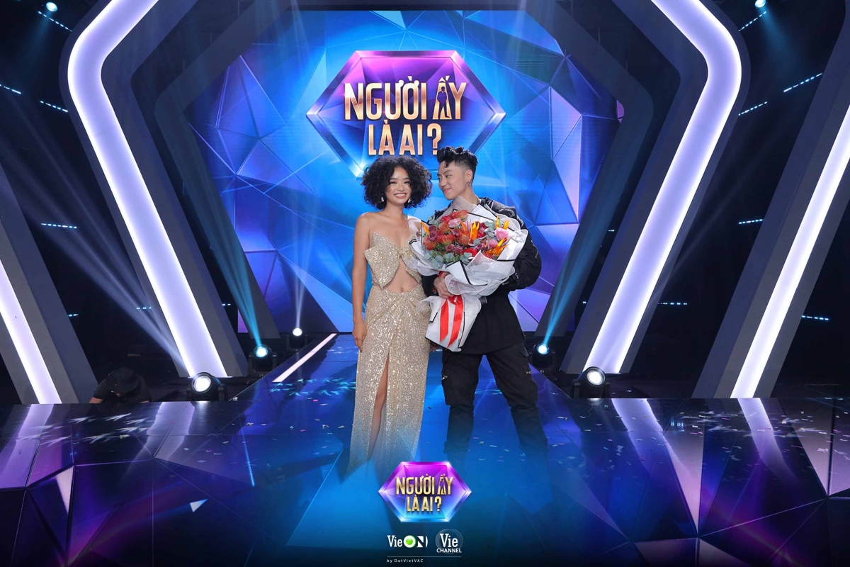  nguoi dep toc xu bi tran thanh can lai khi chot don chang dj den tu singapore hinh anh 3