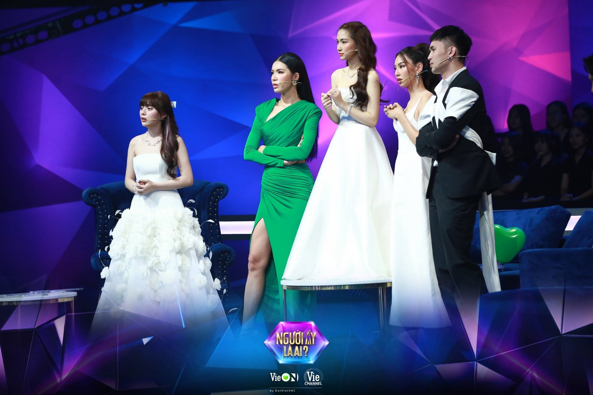 thuy tien - hoa minzy tiec ngan ngo vi nu chinh lo tay loai 3 sieu pham hinh anh 3