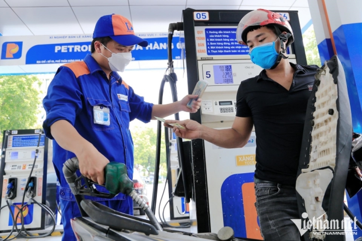 giá xăng sắp giảm mạnh, doanh nghiệp đua nhau xả hàng hình ảnh 1 gia xang sap giam manh, doanh nghiep dua nhau xa hang hinh anh 1