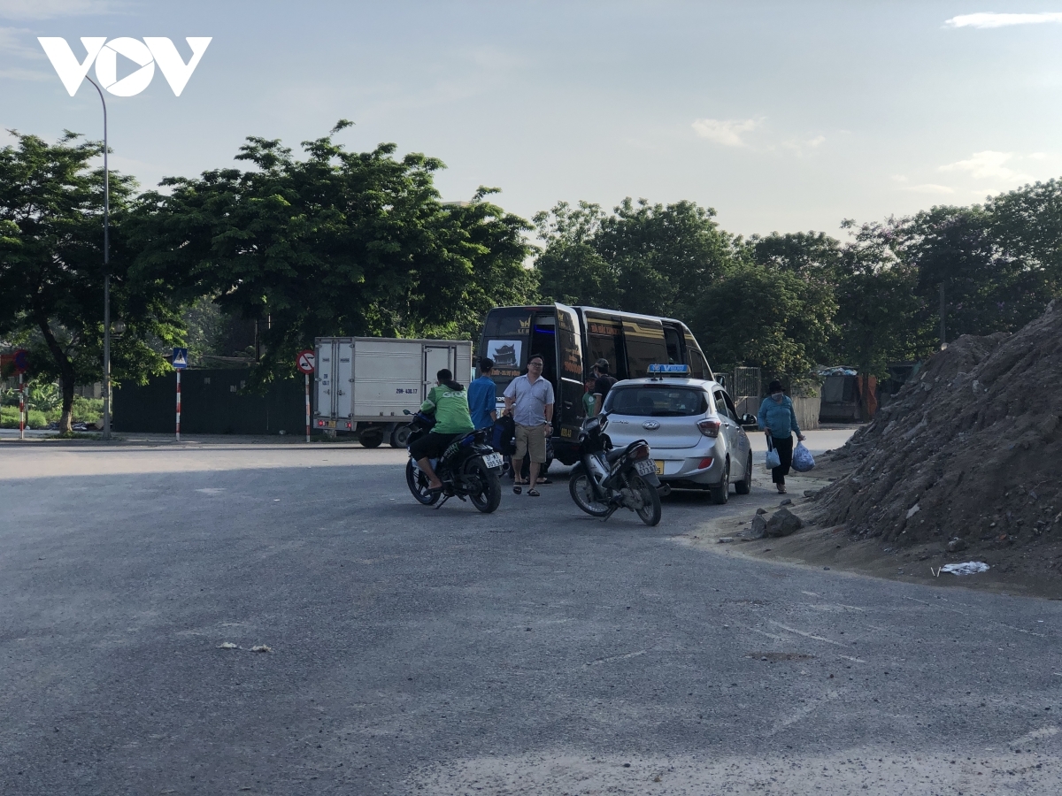 xử lý xe limousine đón trả khách sau phản ánh của báo Điện tử vov hình ảnh 1 xu ly xe limousine don tra khach sau phan anh cua bao Dien tu vov hinh anh 1