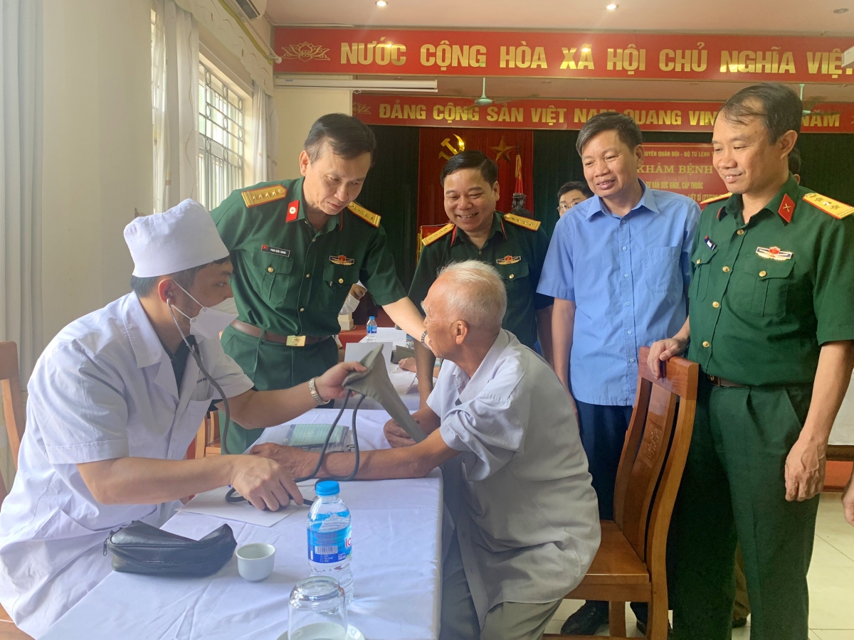 trung bay chuyen de anh ha noi tiep noi truyen thong uong nuoc nho nguon hinh anh 4