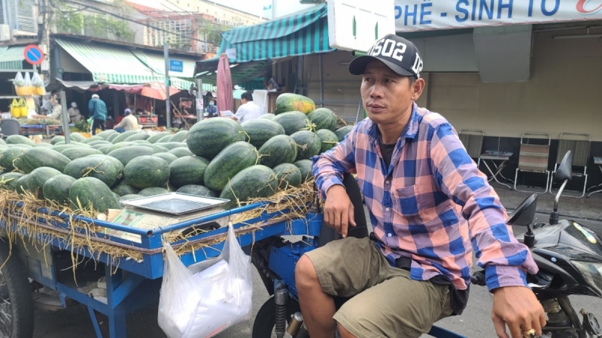 giá nhiều mặt hàng vẫn đứng dù giá xăng dầu giảm sâu hình ảnh 2 gia nhieu mat hang van dung du gia xang dau giam sau hinh anh 2