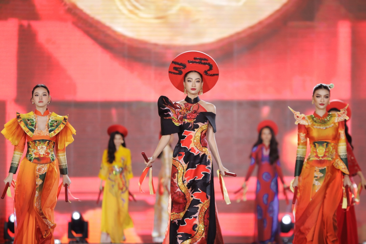 chung ket miss world viet nam 2022 top 10 trinh dien trang phuc da hoi hinh anh 30