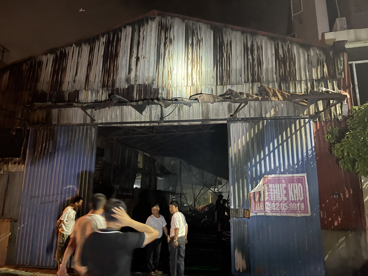 ha noi lai xay ra chay nha kho o Dong anh hinh anh 2