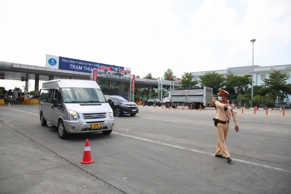 phat hien nhieu lai xe duong tinh ma tuy tren cao toc hinh anh 1