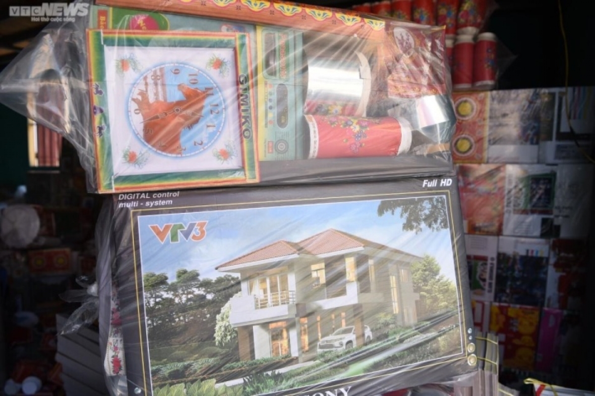 lang vang ma xuat ban hang nghin o to, xe may, nha lau mua le vu lan hinh anh 10