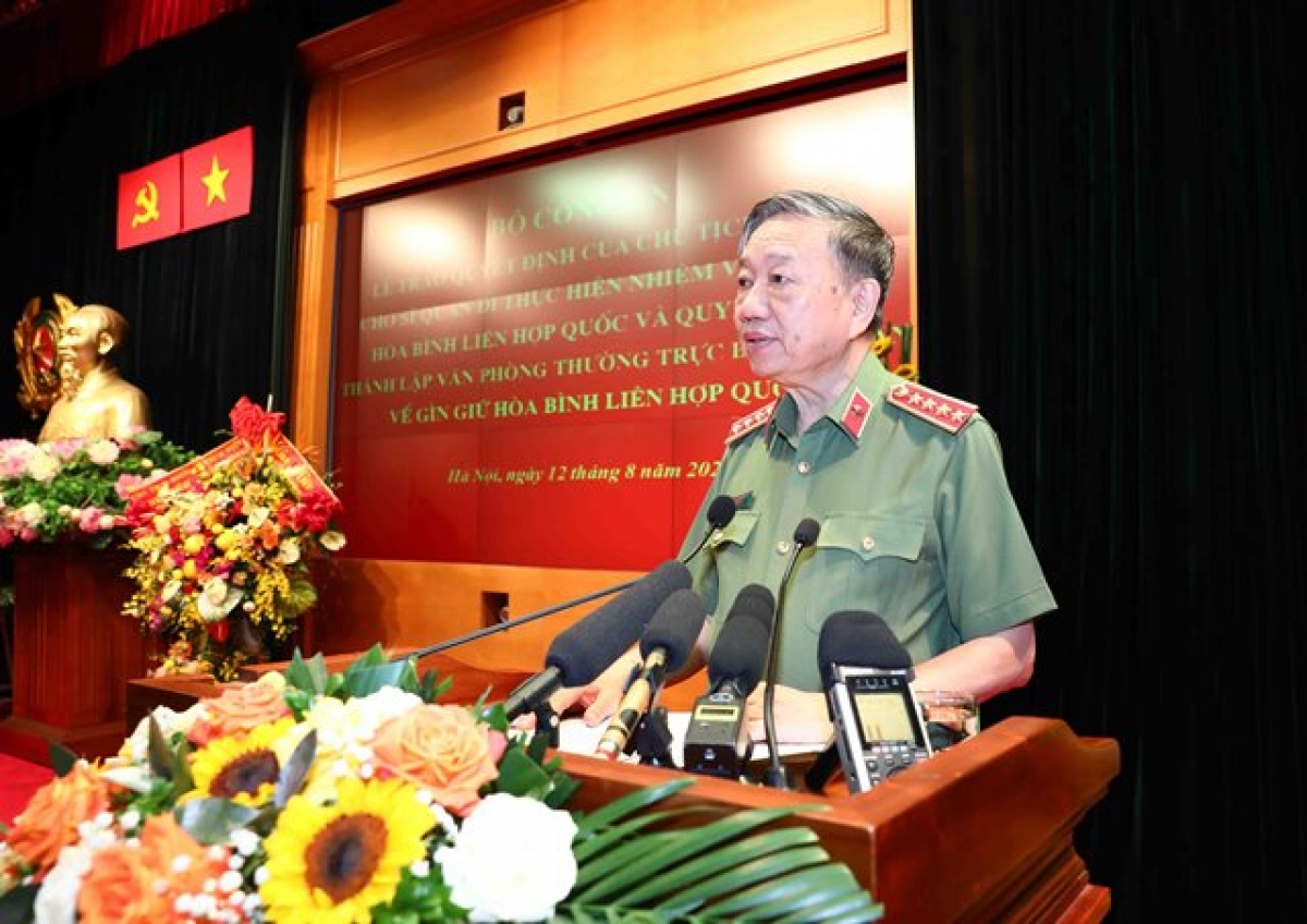 chu tich nuoc trao quyet dinh cho sy quan thuc hien nhiem vu gin giu hoa binh lhq hinh anh 4