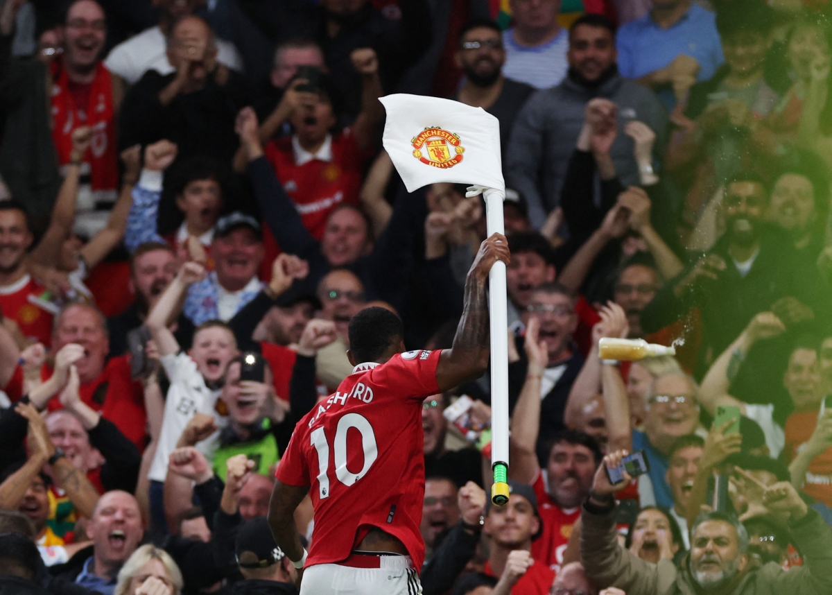 sancho ghi ban sieu hang, mu day liverpool xuong sat nhom den do hinh anh 11