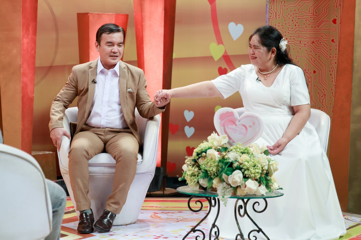 lan dau hon vo, chong khiem thi khien hong van cuoi ra nuoc mat hinh anh 3