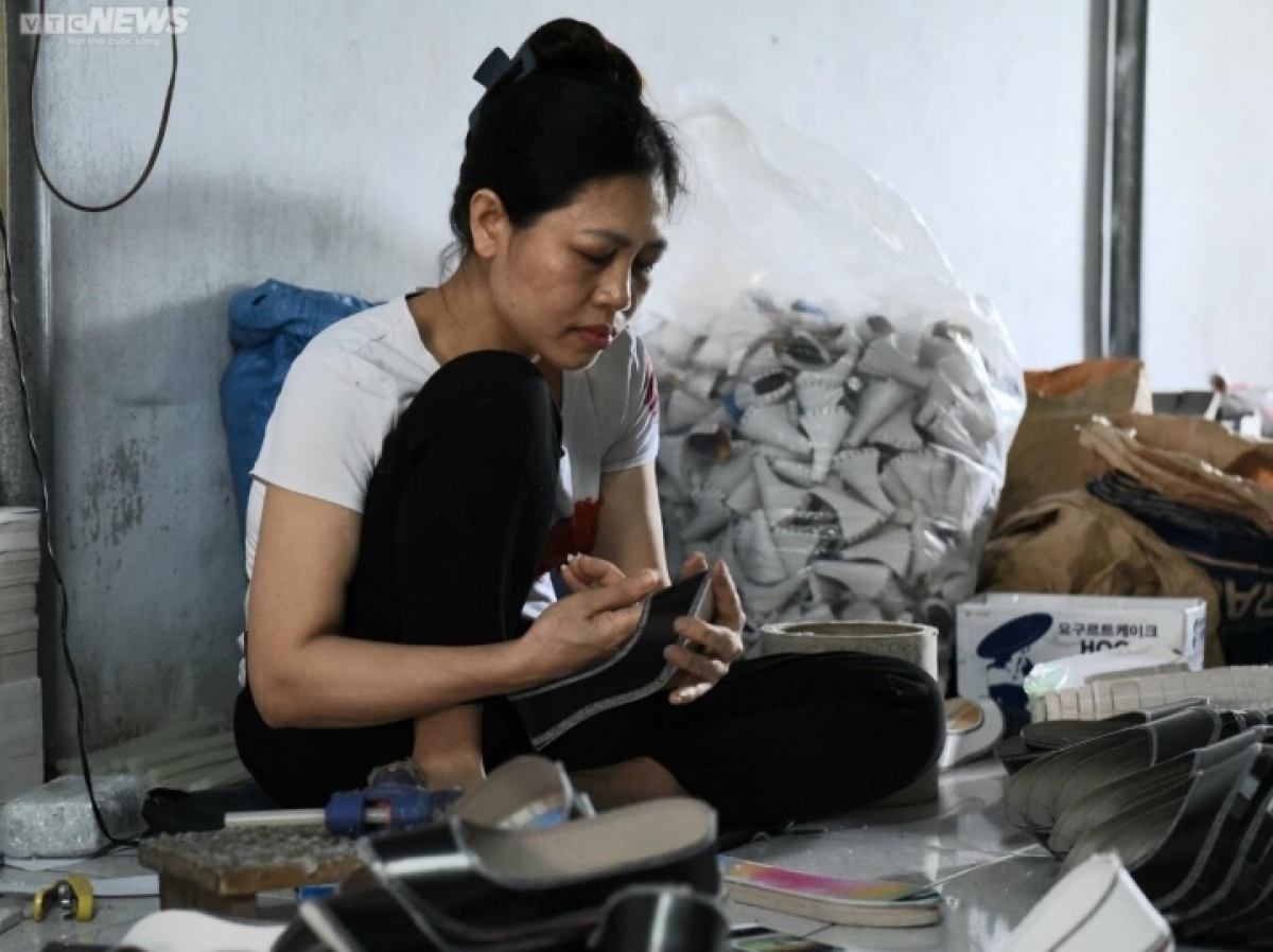 lang vang ma xuat ban hang nghin o to, xe may, nha lau mua le vu lan hinh anh 14
