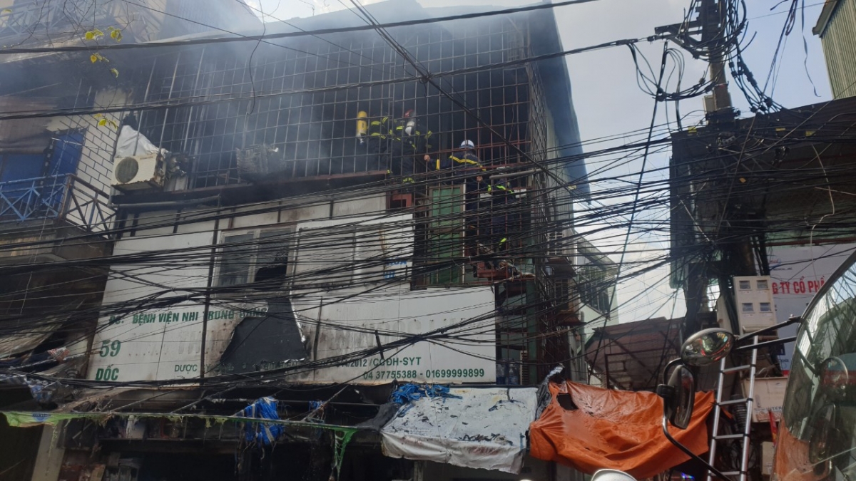 chay quan tap hoa truoc cong benh vien nhi trung uong hinh anh 2