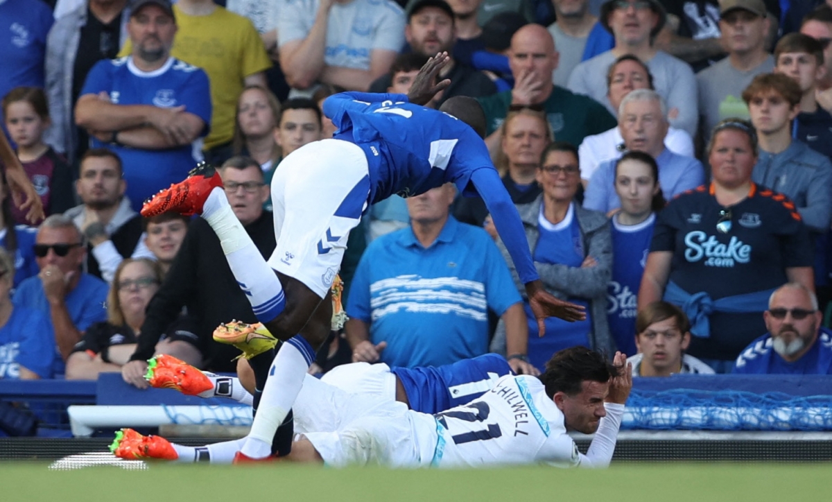 bom tan raheem sterling phung phi co hoi, chelsea nhoc nhan vuot ai everton hinh anh 5